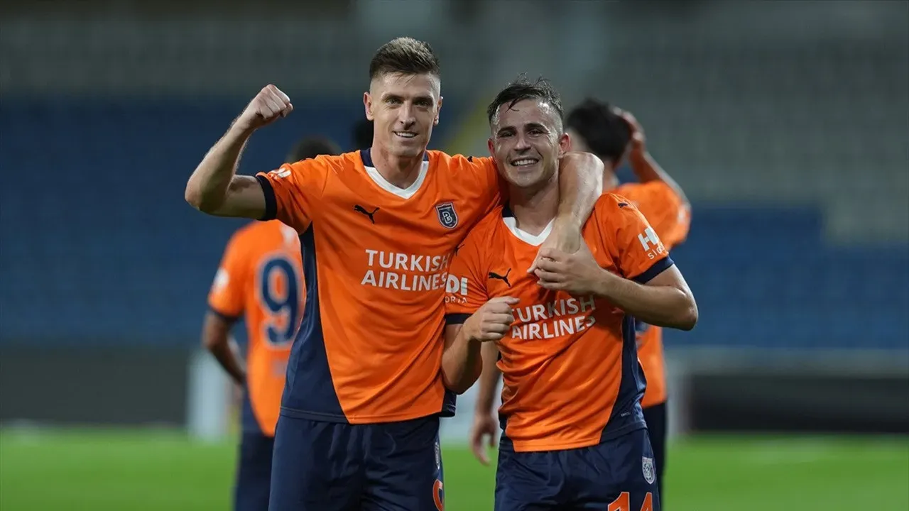 Başakşehir UEFA Konferans Ligi'nde önemli bir başarıya imza atarak lig